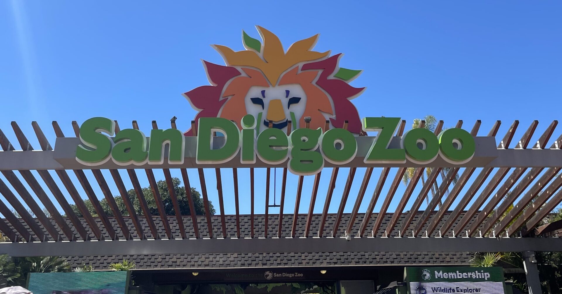San Diego Zoo sign at the entrance of the zoo